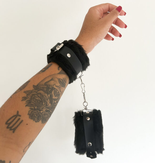 ALGEMA BRACELETE PELUCIA PRETO