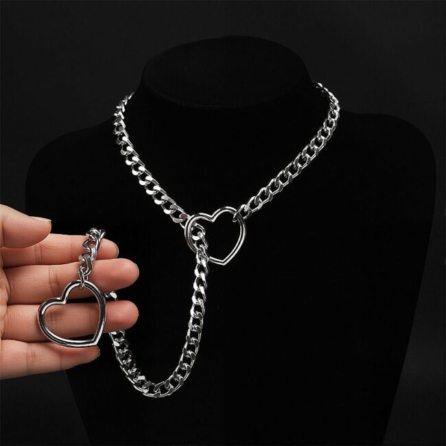 COLEIRA COM CORRENTE E CORAÇÕES