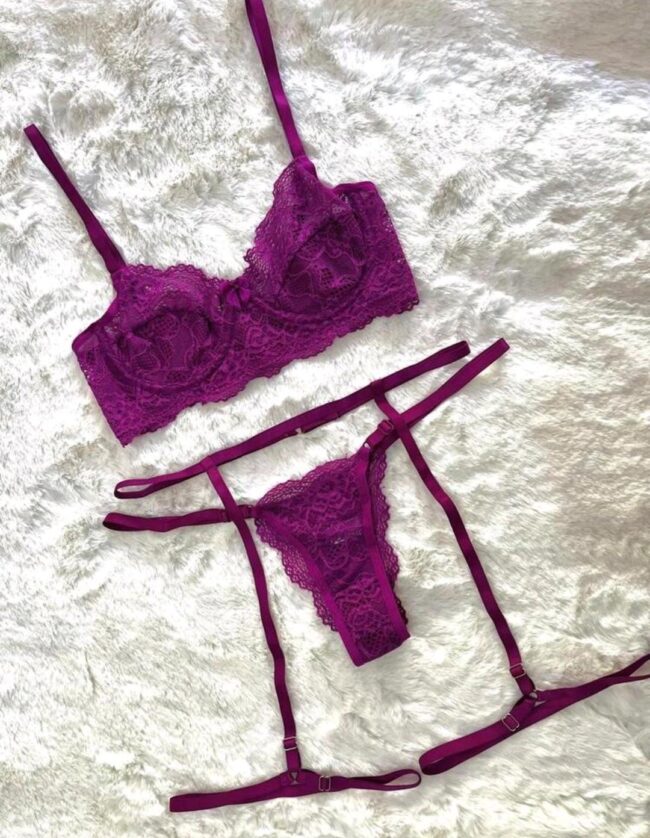 CONJUNTO CINTA LIGA ROXO EM RENDA PLUS SIZE