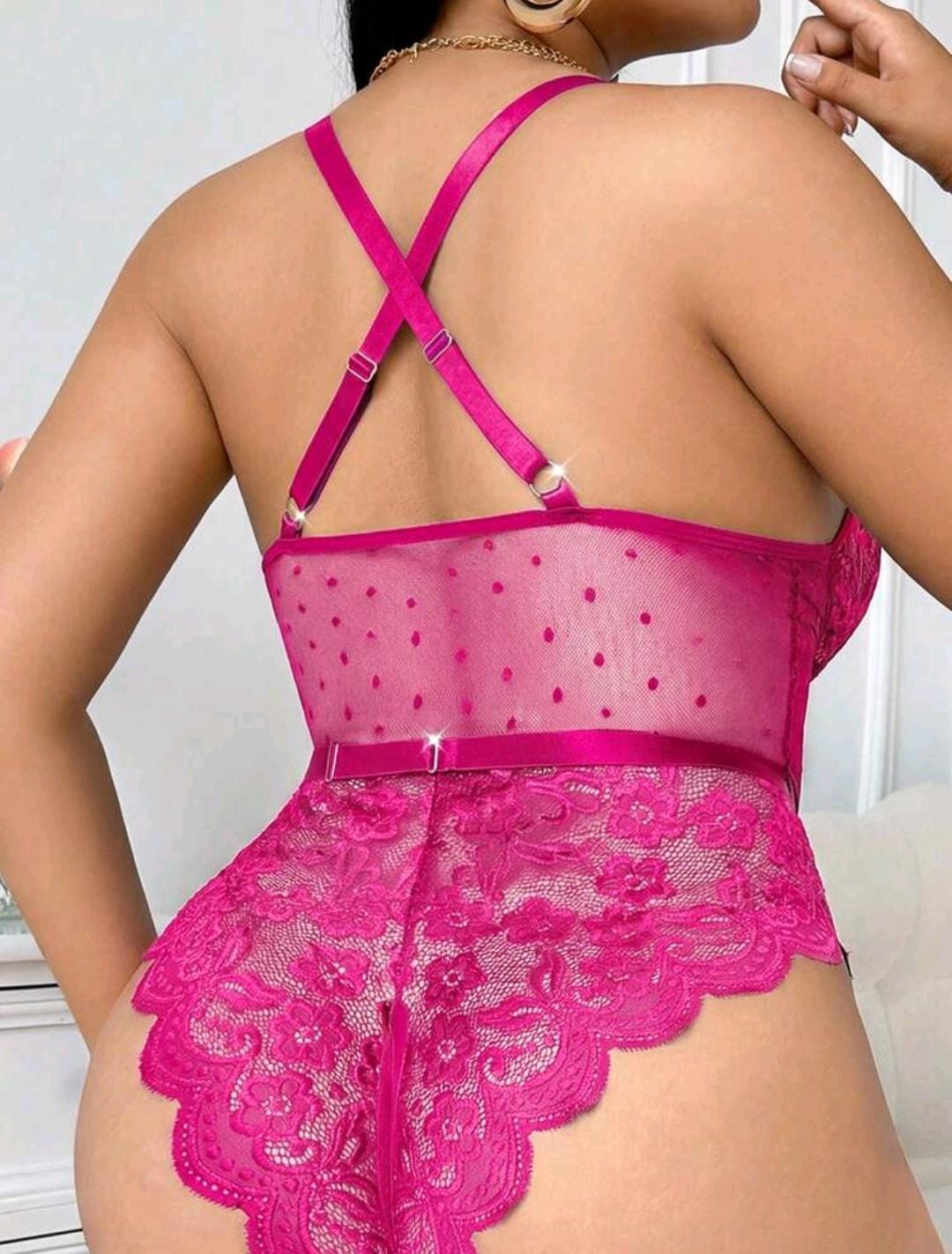 BODY LUXO EM RENDA COM CINTA LIGA E PERNEIRAS- PINK GG - Imagem 3