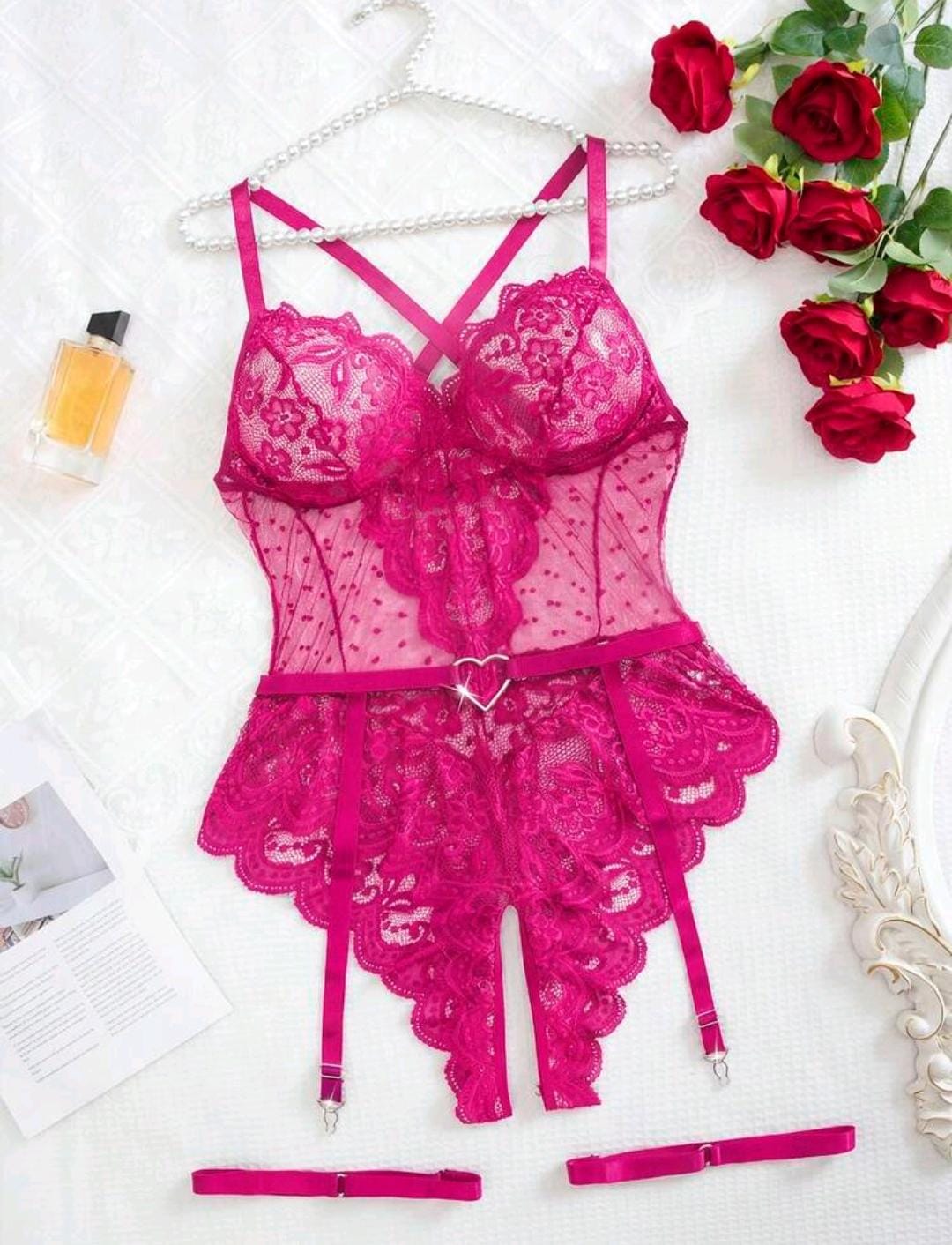 BODY LUXO EM RENDA COM CINTA LIGA E PERNEIRAS- PINK GG - Imagem 2