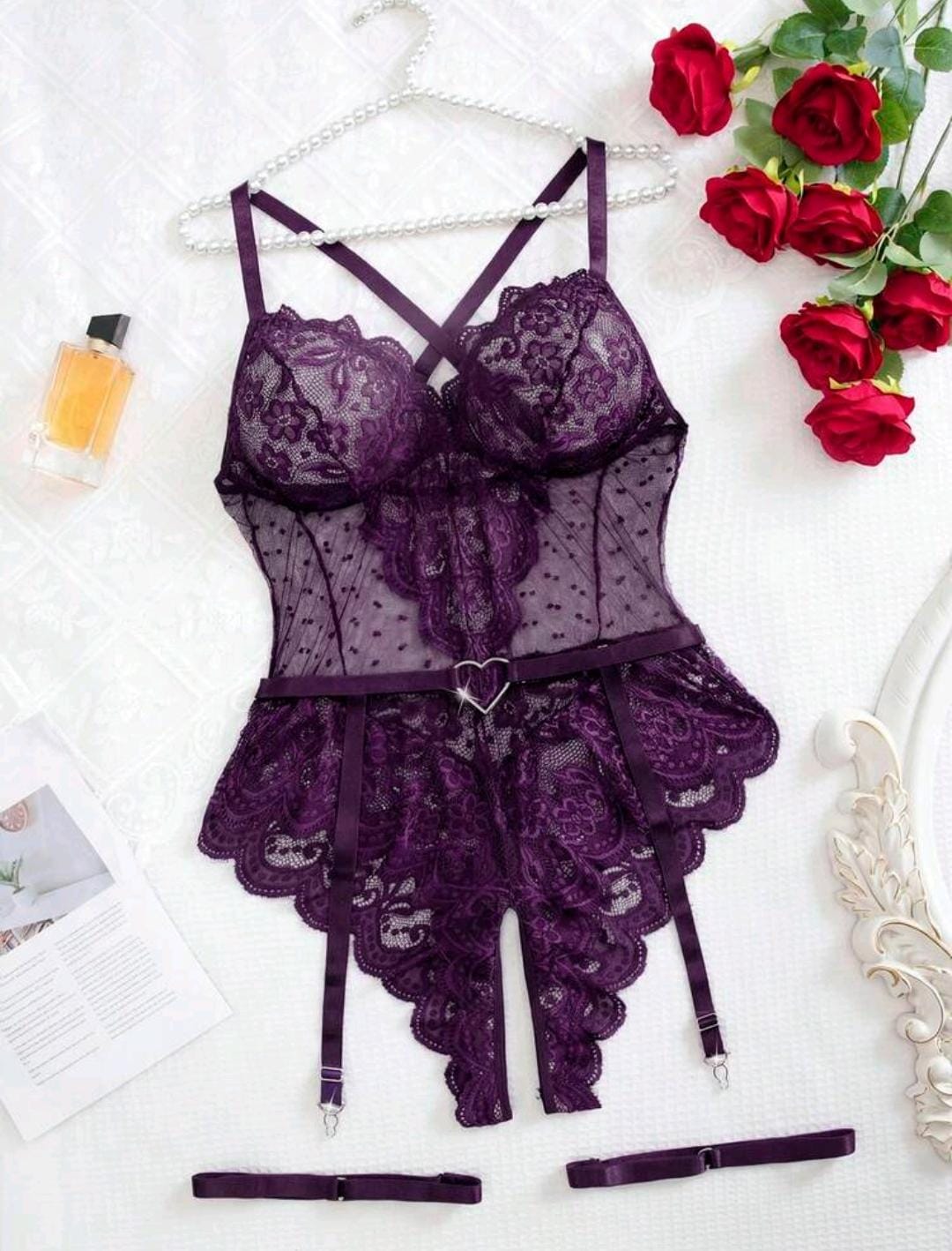 BODY LUXO EM RENDA COM CINTA LIGA E PERNEIRAS- ROXO AMETISTA GG - Imagem 2