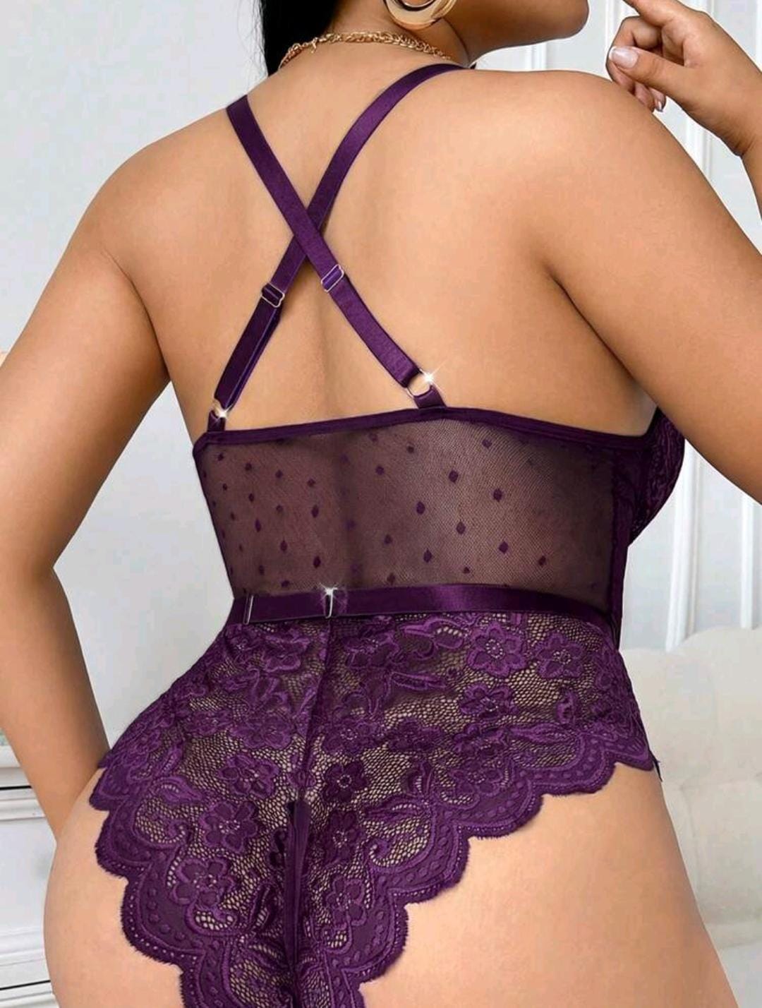BODY LUXO EM RENDA COM CINTA LIGA E PERNEIRAS- ROXO AMETISTA GG - Imagem 3